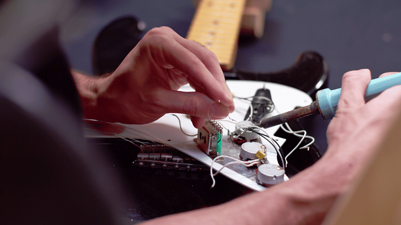 Soldering iron for guitar